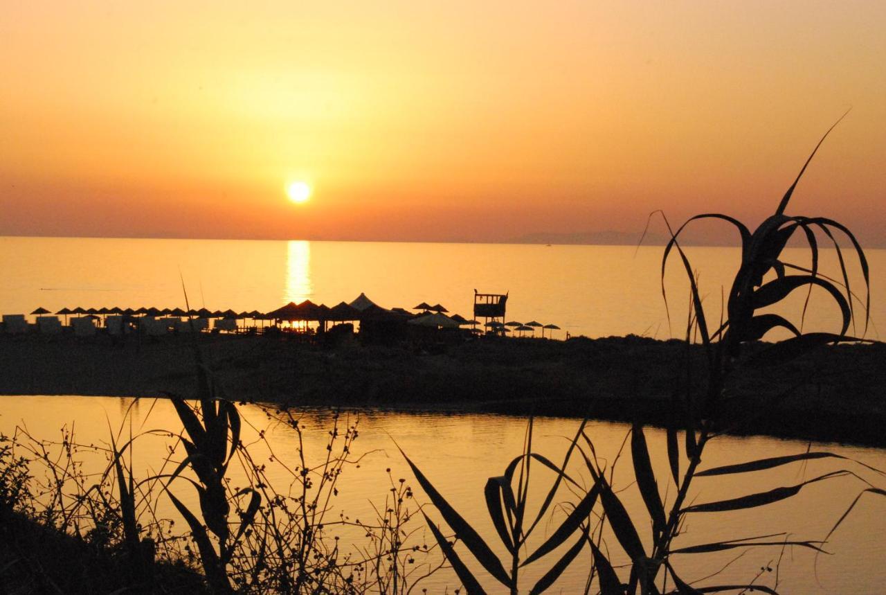 Apartment Tramonto Sea-Front วัลเลดอเรีย ภายนอก รูปภาพ